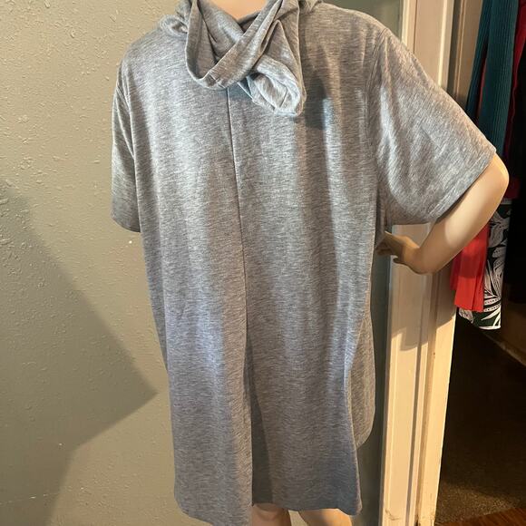 Lane Bryant Women's Grey Short Sleeve Hoodie with front Pocket 22/24 Lightweight - Picture 3 of 4